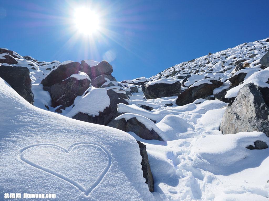 雪地心形图片