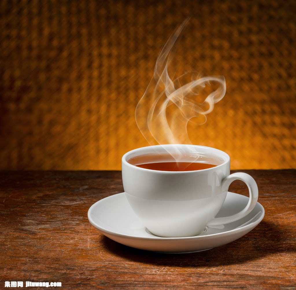 木板上的一杯茶图片,茶水,一杯热气腾腾的茶,热茶,茶杯,托盘,碟子
