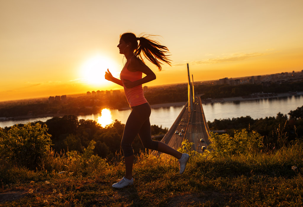 收藏 关键词:跑步健身的女子图片下载,跑步,健身,运动,锻炼,时尚判栽