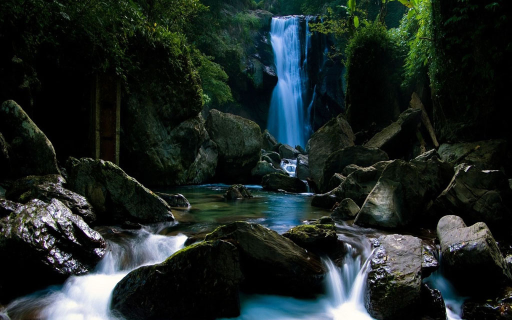 小溪瀑布风景图片