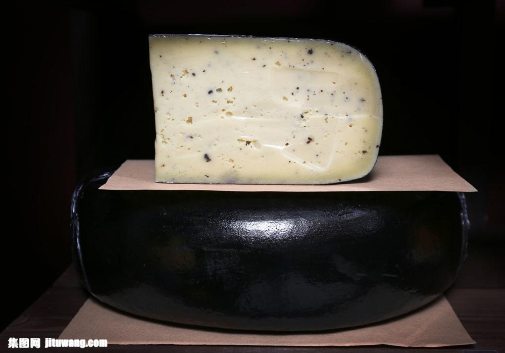 黑色的奶酪图片