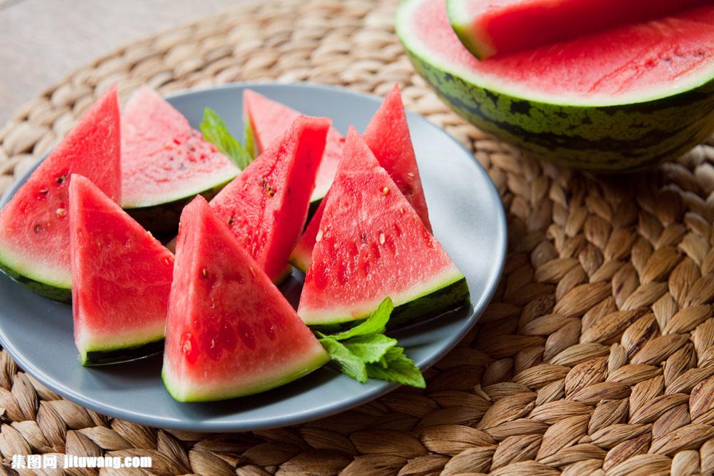 一盘新西瓜图片