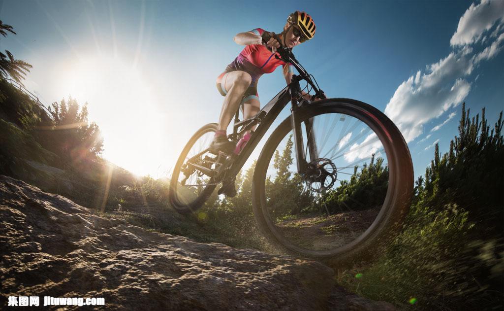收藏 关键词:山坡骑车运动男人图片下载,脚踏车,自行车,赛车,运动员