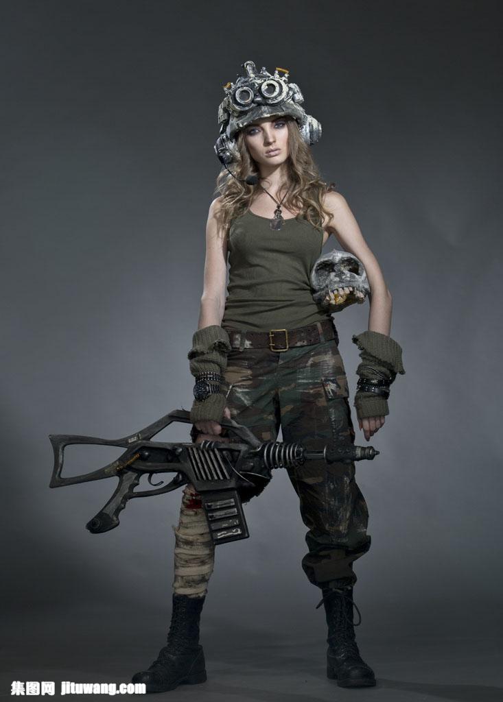 提枪的性感女兵图片