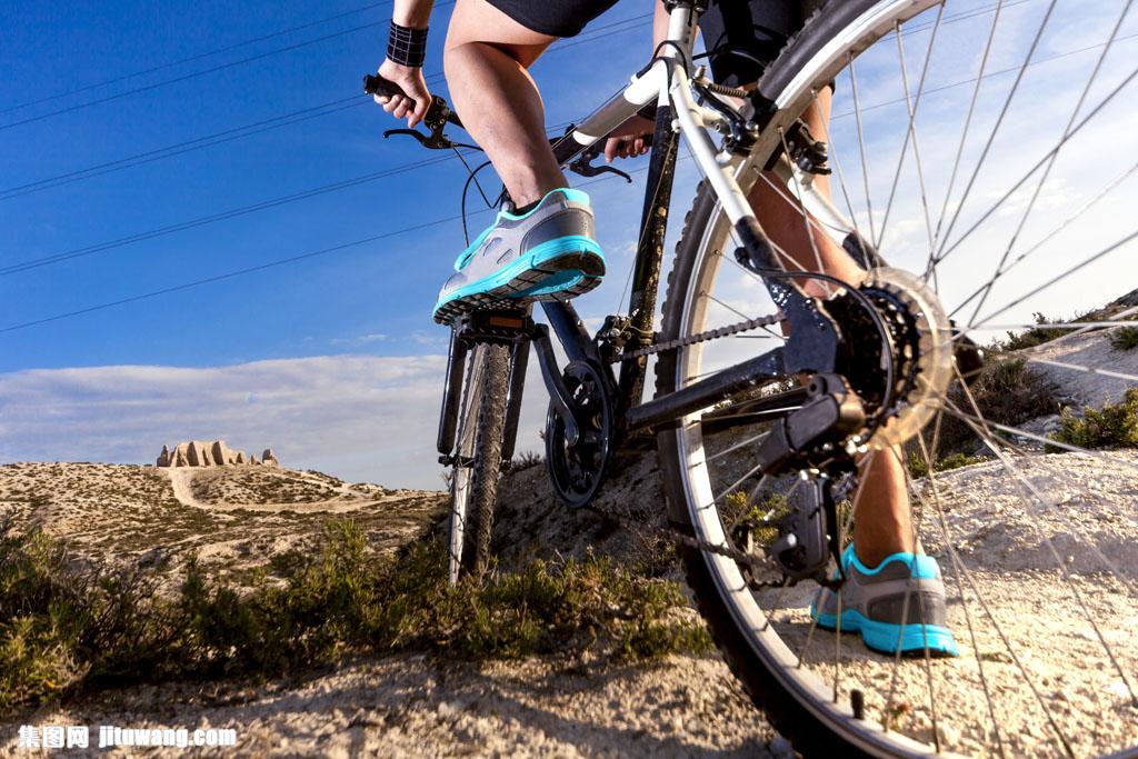 越野自行车上的男人 收藏 关键词:越野自行车上的男人图片下载,越野