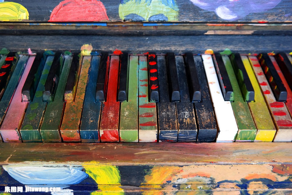 彩色钢琴背景图图片