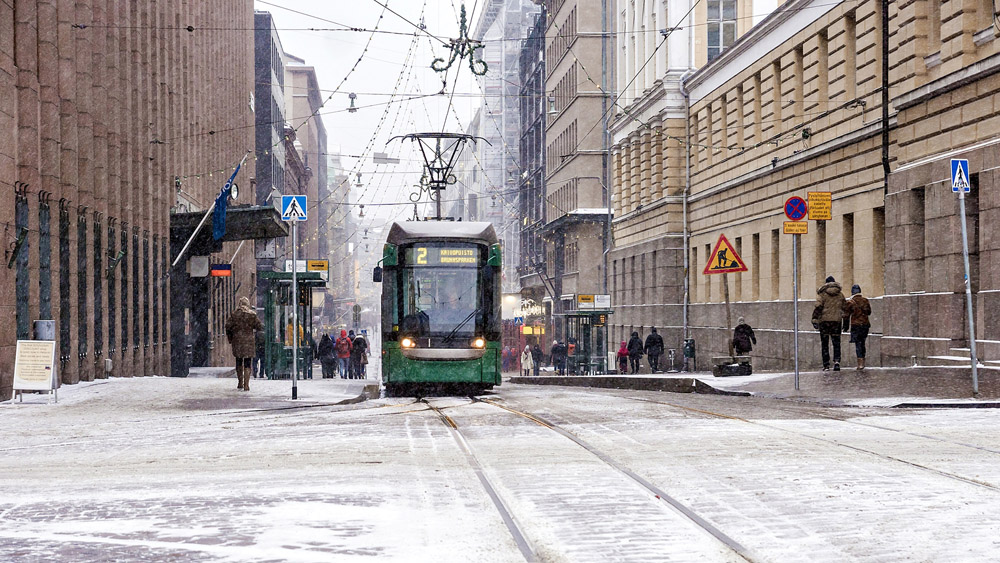 赫尔辛基街道雪景