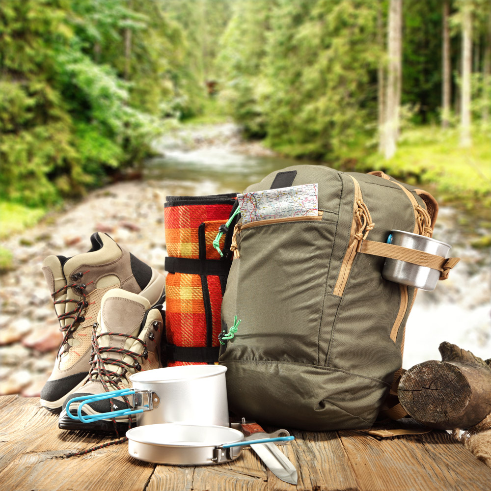 登山鞋与背包图片