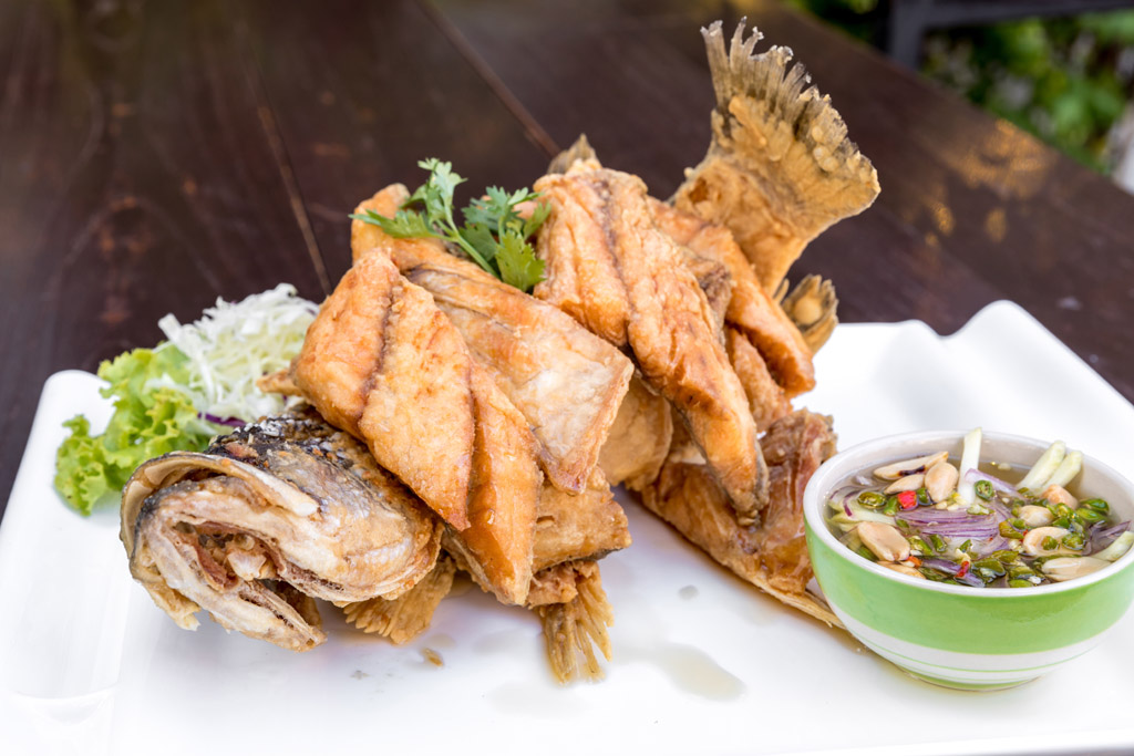 油炸鱼摄影图片