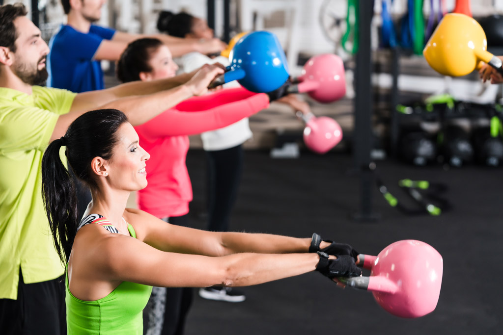 分辨率:  300 dpi 集图网 图片素材 人物图库 女性女人 > 壶铃健身的