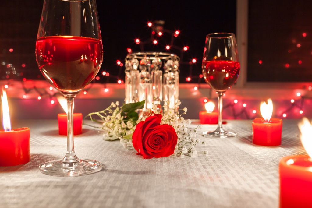 红酒杯浪漫图片 唯美图片