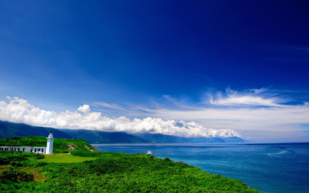 蓝天大海青山图片