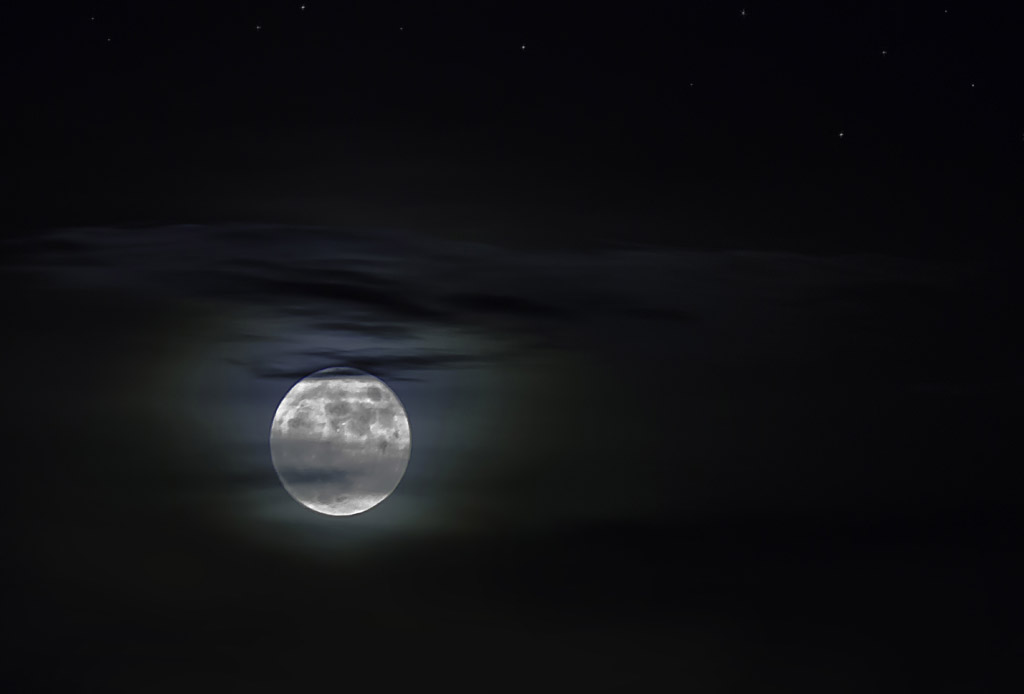 夜晚里的月亮图片素材下载(图片id:990906)