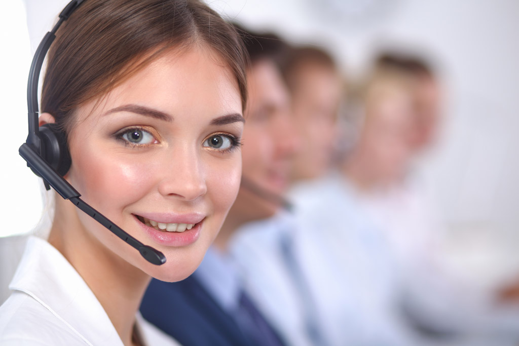 一排男女客服图片